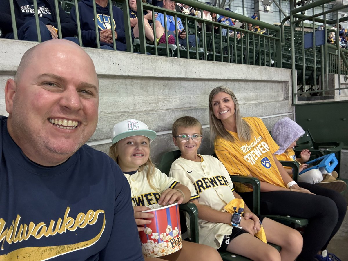 Let’s go!! Go Brew Crew!  #NLCS #MLB <a href="/Brewers/">Milwaukee Brewers</a>