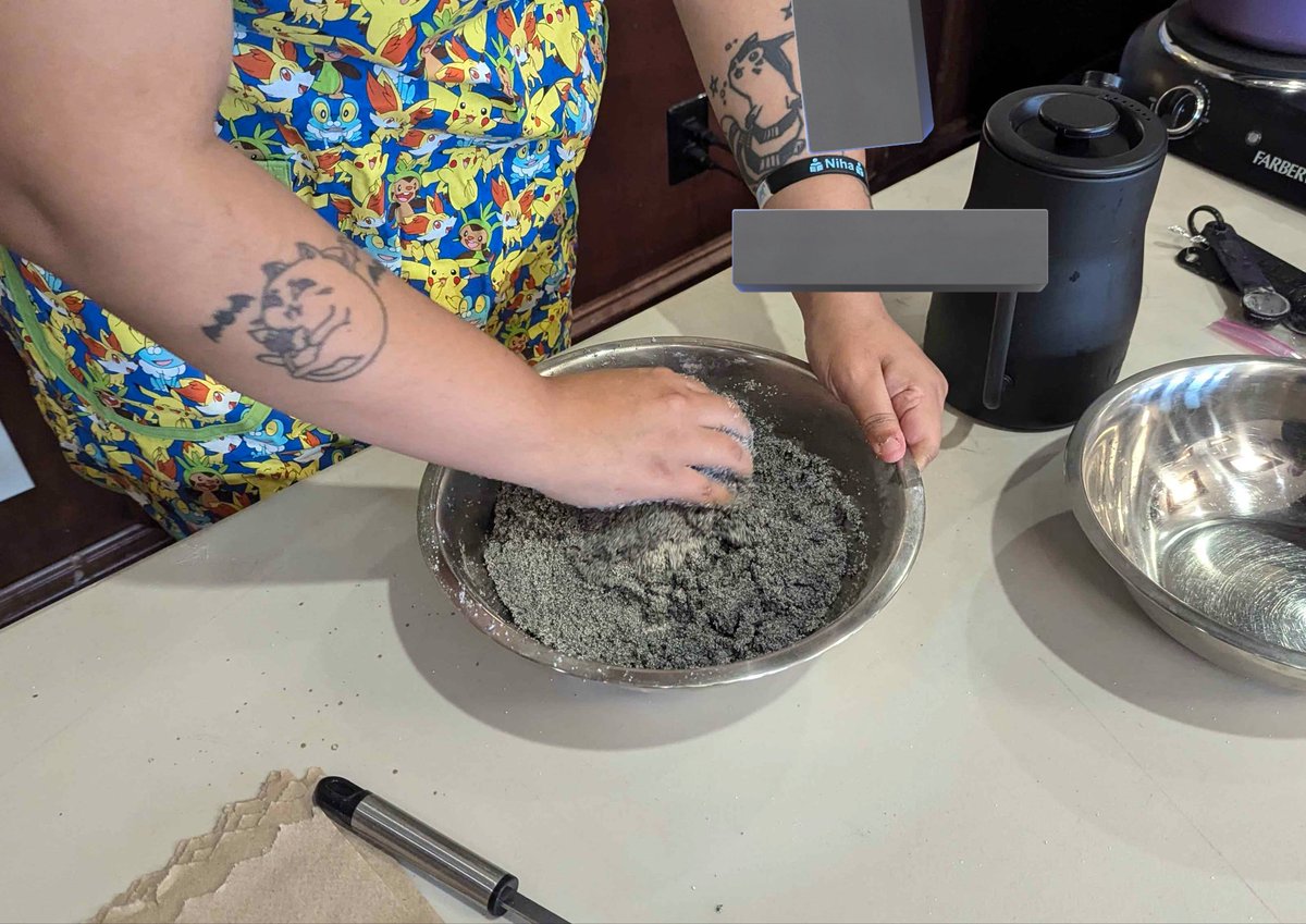 cinnamika's tweet image. Happy Indigenous Peoples’ Day!!
i been busy doing a lot for my community the last couple of weeks. today i made mush from blue corn at a public event – this is a meal from my culture. plus my work is receiving an award for our work in language revitalization within my tribe! Yay!