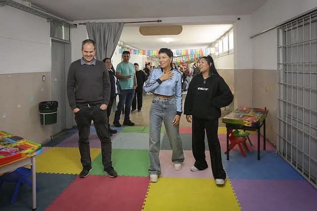 📌 La intendenta <a href="/mayrasmendoza/">Mayra Mendoza ☀️</a> inauguró una ludoteca en la EP N° 81 de Quilmes Oeste.

CLICK 👉 lanoticiadequilmes.com.ar/nota.php?id_no… 

#Quilmes #educacion