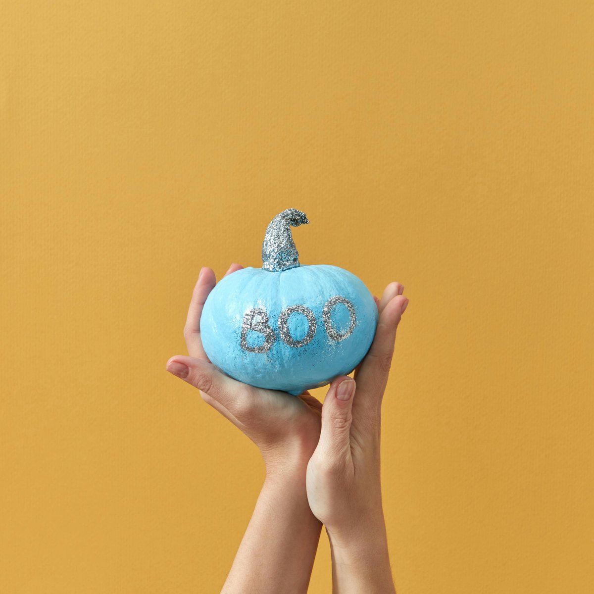 Halloween is extra scary for kids with food allergies! When you offer non-food treats, more children get to enjoy Halloween without fear! Add your address to @foodallergy’s Teal Pumpkin Project Map, so kids looking for non-food treats can plan their routes. 🎃🩵