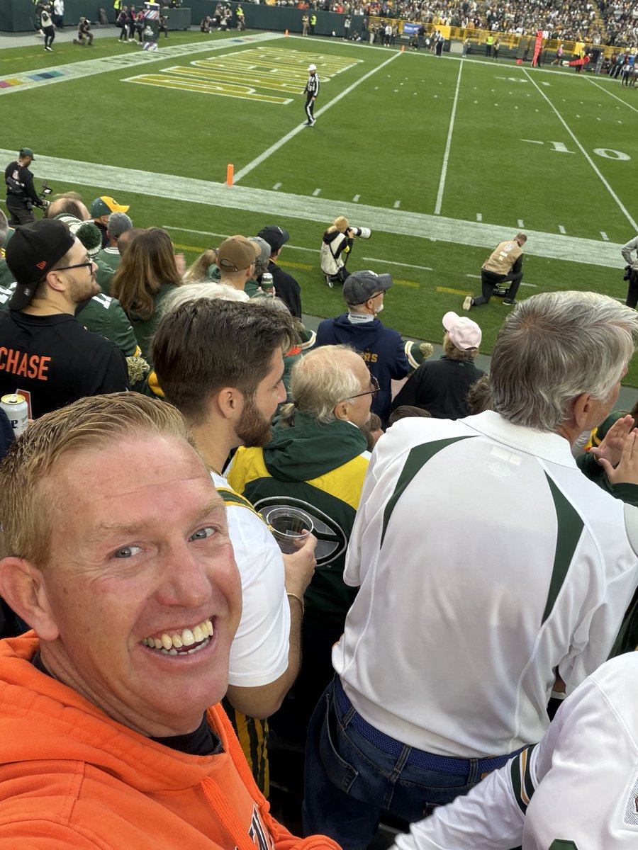 Stackhouse1234's tweet image. Great weekend in @packers . Bengals played better than expected. A win would have been nice but the GB fans were great.  Definitely once in a lifetime experience.