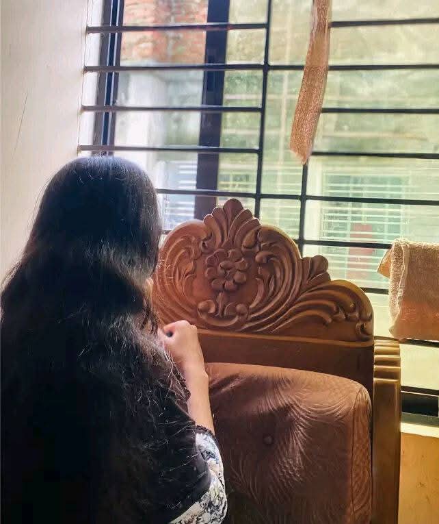 পিছনে ফিরলেই মতের পরিবর্তন গতে পারে,,তাই শেষ সিদ্ধান্তের পর পিছনে ফিরে তাকাতে নেই..🩹💔