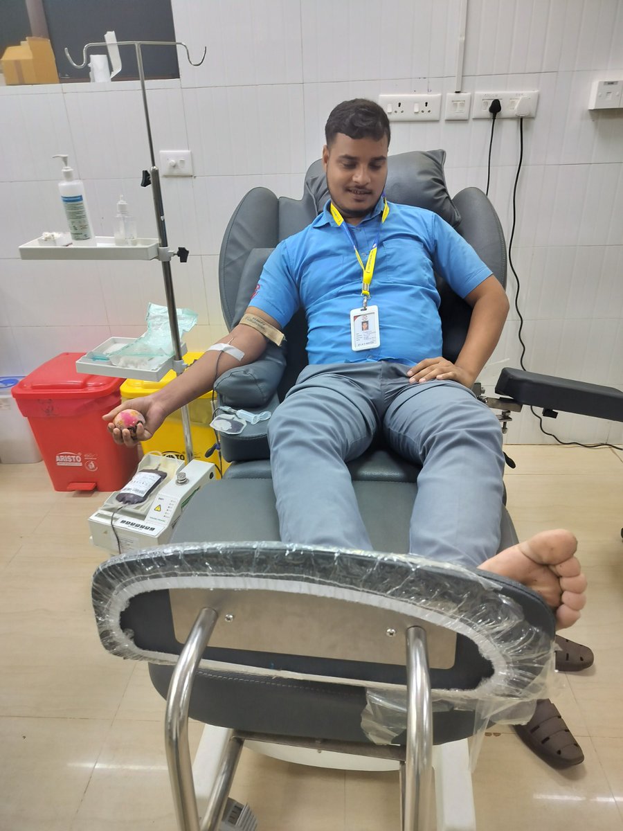 CRUT_BBSR's tweet image. When a passenger’s father needed blood urgently #AmaBus guide Swadhin finished his shift, arranged a donor &amp;amp; personally donated blood too. 

Because kindness drives us. 

CRUT family salutes his kindness and compassion.🙏🏻

#HumanityOnWheels
#BusFriendForever
#AmaBusAmaBharasa