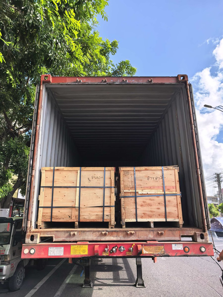 BosomMetal's tweet photo. Good weather,Loading stainless steel circles https://t.co/LJmpUGyJ4b