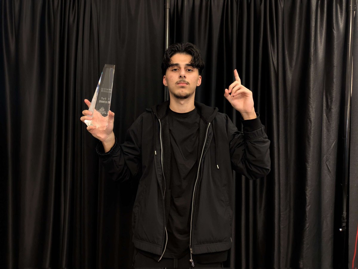 Royale Champions:

2023
Winter - Luna 🇺🇸
Spring - Yüz 🇧🇷
Summer - Kyna 🇧🇷
Autumn - Lores 🇧🇷

2024
Spring - Kyna 🇧🇷
Autumn - Marckiemoo 🇺🇸

2025
Winter - V3M_T4NQUIL0 🇧🇷
Spring - Marckiemoo 🇺🇸
Summer - Mounir 🇪🇺
Autumn - Ahmet 🇪🇺

#Brawlhalla #BHEsports