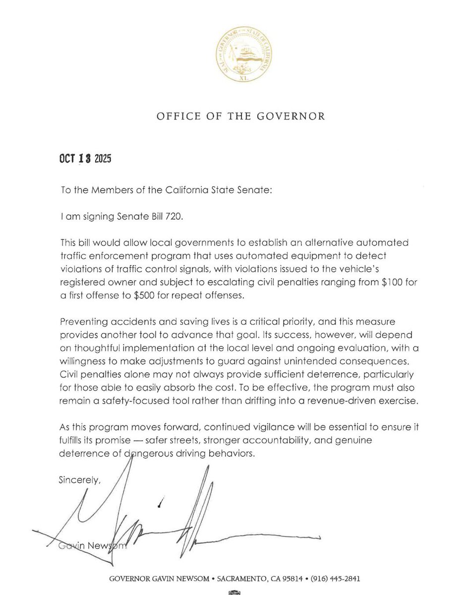 StreetsR4Every1's tweet image. It’s official: SB 720 is law. 🎉 California is moving to curb red-light running and make intersections safer for everyone who walks, bikes, rolls, or drives. Thank you to every advocate who raised their voice—people power works.

#SB720 #VisionZero