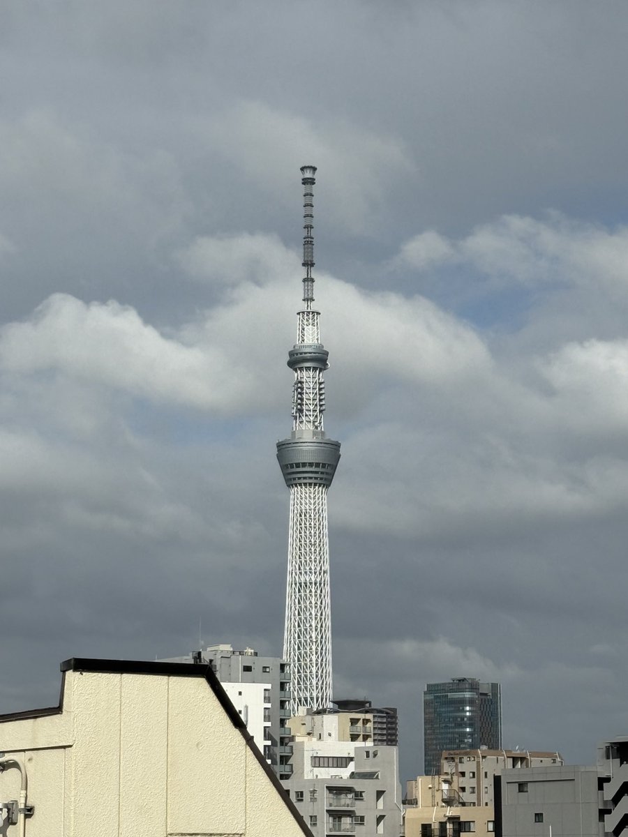 怪しい雲が広がってる東京 #亀戸 です。 夕刻から雨の予報なので折り畳み傘を持っていた方が良いですよ。
そんな私も今日はメーカー研修で出掛けます。
お昼からですがちと離れてるので店を開けてからスタッフに指示して出掛けます。