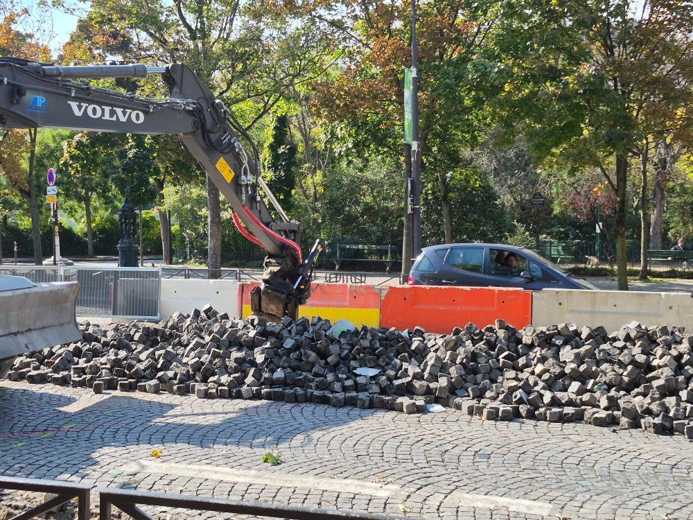 SOS Paris tweet media