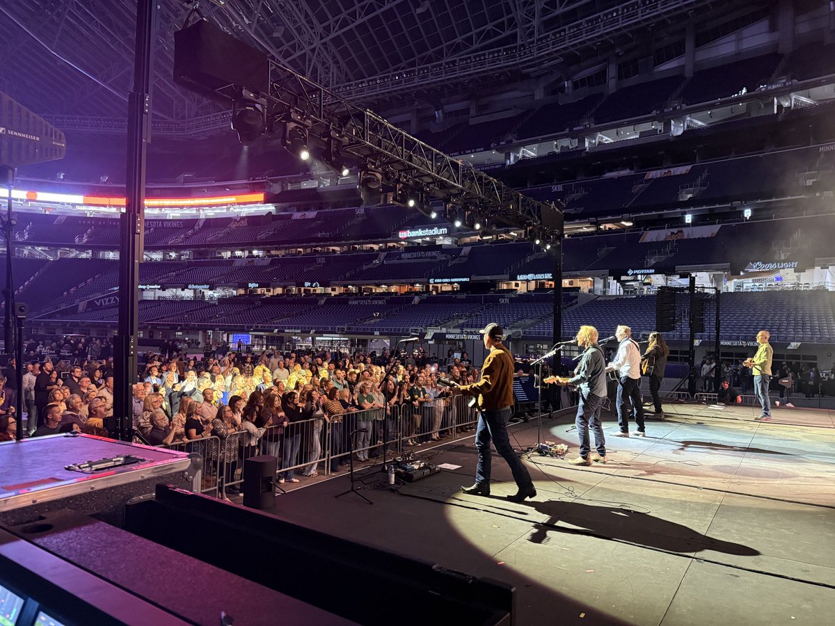 modernwest's tweet image. We had a blast getting to play for the @starkeyhearing crew at @Vikings stadium this weekend! Couldn’t resist a little football while we were there, though our touchdown passes aren’t quite as smooth as they used to be