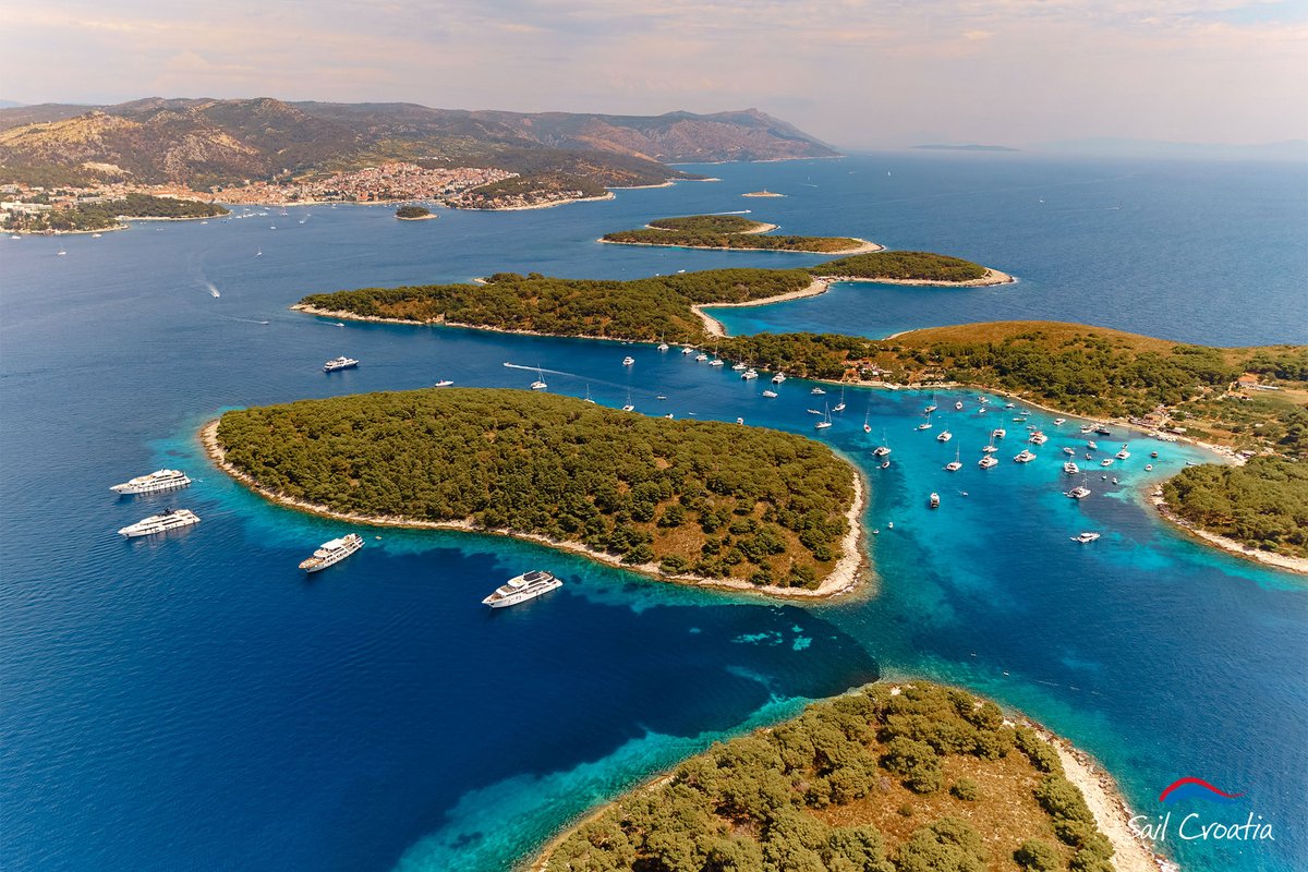 Island hopping in #Croatia looks a little like this 🇭🇷🛳️💙