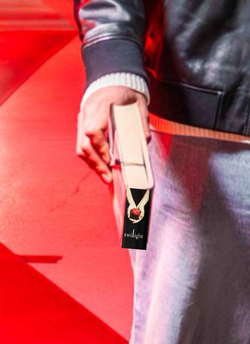 utahhockeyfacts's tweet image. Rookie Dmitri has been spotted holding a copy Twilight during walk-ins today! Sources are saying he’s #TeamEdward