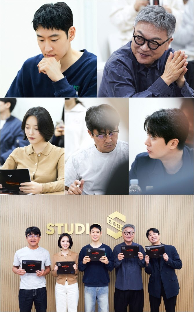 kdrama_menfess's tweet image. Pembacaan naskah team •kdm• Taxi Driver Season 3 uda keluar. Tayang 21 November di VIU. Siapa nungguin? ☝🤩