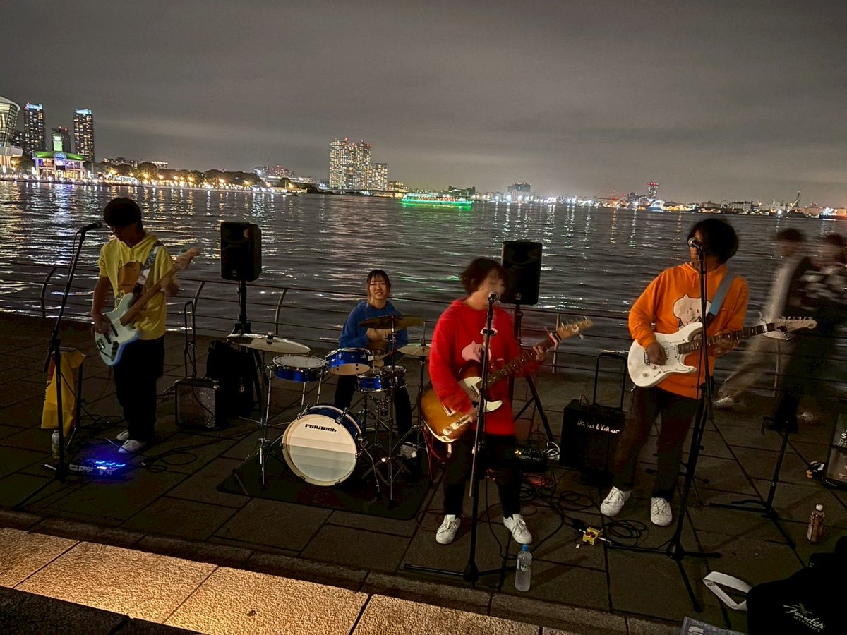 yujironekotsuki's tweet photo. #みなとみらい #baywalkmarket
ありがとうございました!
最高のロケーションの野外ライブでした!
#YAMAHA #STAGEPASS がいい仕事してくれて気持ちよく演奏できました🎶
買ってよかった!
ドラムセットは
#サウンドハウス さんの #PCD1000
しかしいい景色だなー!! https://t.co/GXyWGj4mSq