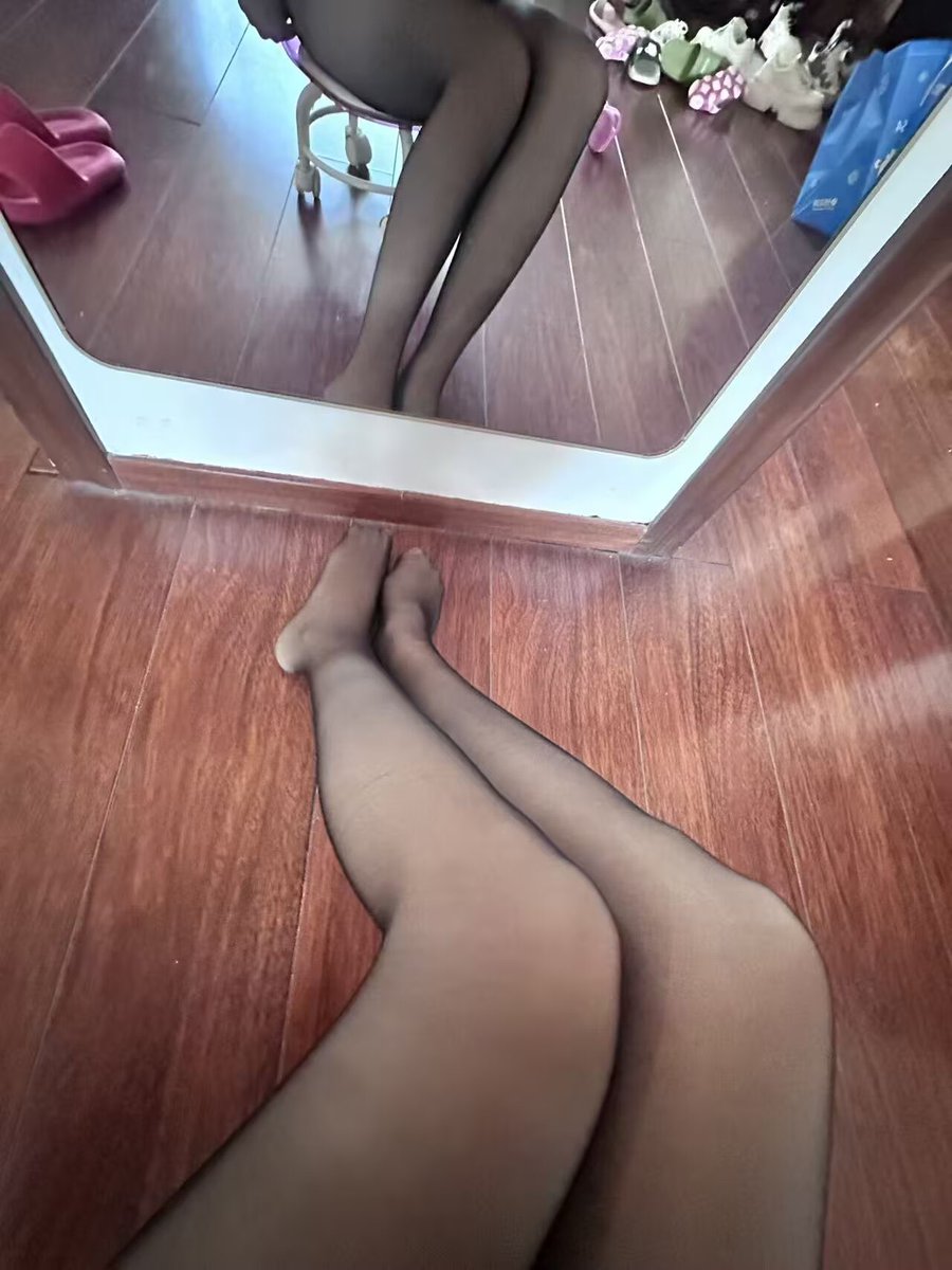 du900218's tweet photo. 早上好

#丝袜 #美腿 #人妻 #人妻日常 #少妇 #少妇熟妇 #熟女 #高跟鞋 https://t.co/5wXoeyxT4S