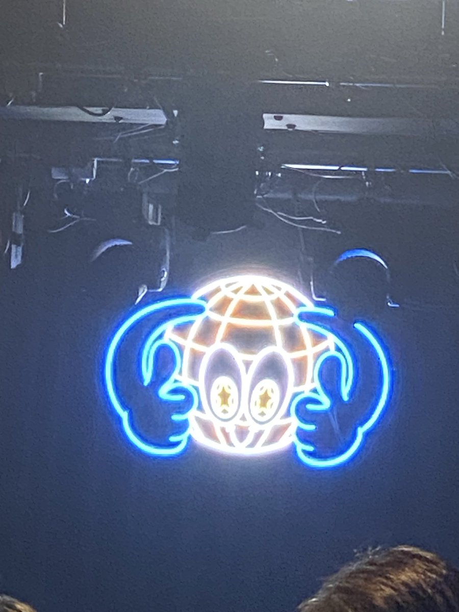 mmm_akiii's tweet photo. ここ最近濃い日々　お仕事充実！
ラザロ個人的2年目もいろんな音楽の照明をさせていただけるのを楽しみにしてます🥸 https://t.co/JulEUAm3ZZ