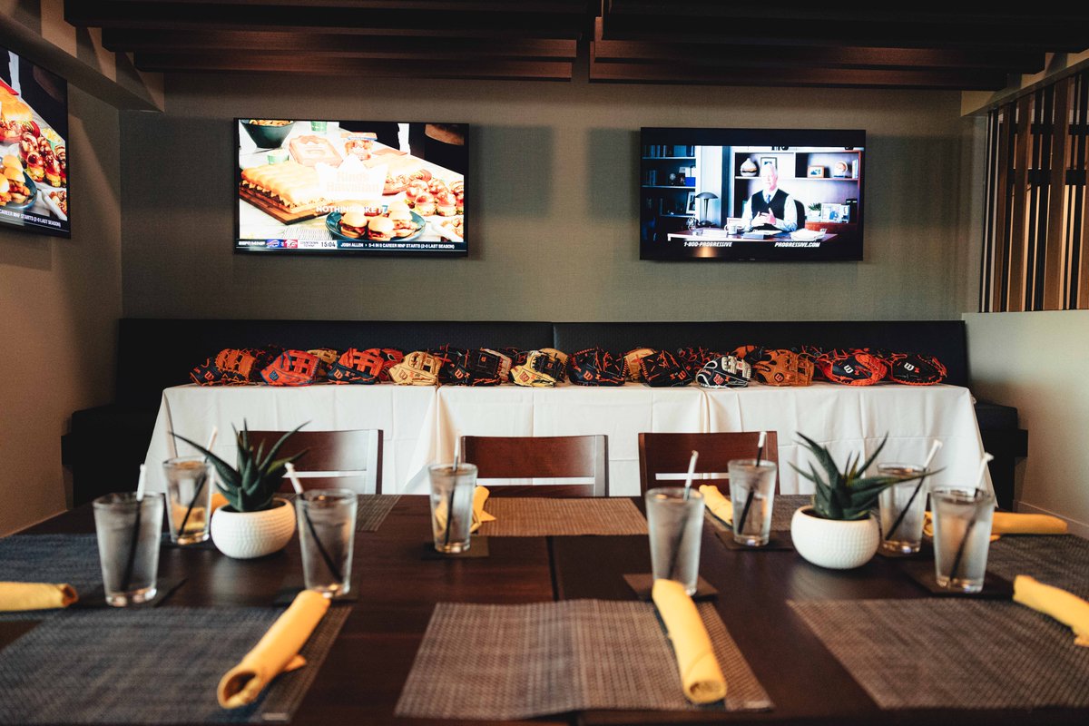 Illinois Baseball tweet media