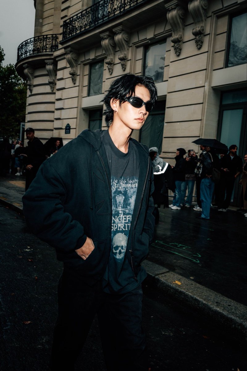 สุดปัง! “ไบร์ท วชิรวิชญ์” บินลัดฟ้าร่วมชมโชว์ 4 แบรนด์ดังระดับโลก ในงาน “Paris Fashion Week 2026” พร้อมร่วมงาน “BoF Gala” สุดเอ็กซ์คลูซีฟ

สร้างความฮือฮาให้แฟนๆ อีกครั้ง สำหรับหนุ่มสุดฮอต “ไบร์ท–วชิรวิชญ์ ชีวอารี” ที่บินลัดฟ้าไปร่วมชมโชว์ในงาน “PARIS FASHION WEEK WOMENSWEAR