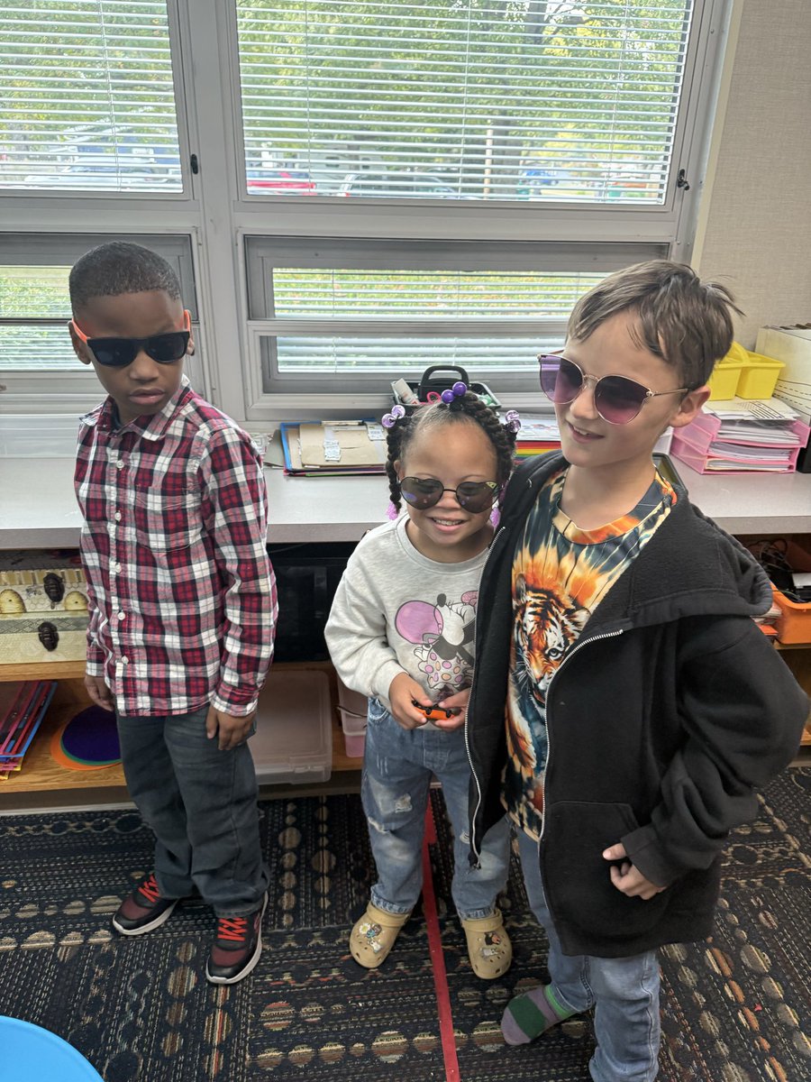 BeilStephany's tweet photo. Made waffles today with these cool kids!😎 #wearewayne @RobeyRockets https://t.co/b4lv7DIB2h