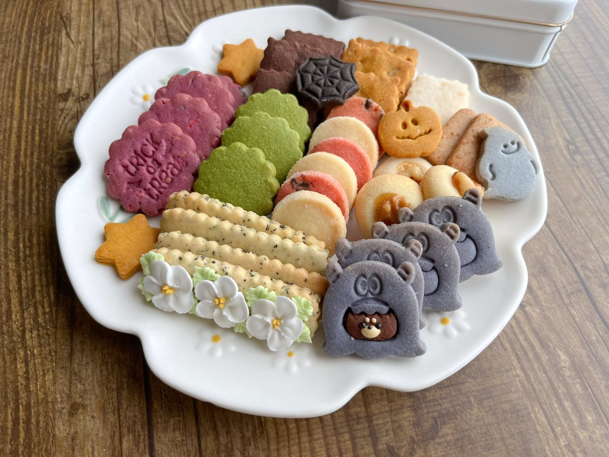 aco_cookies's tweet image. 👻🎃プレゼント企画🎃👻

抽選で1名様に、ハロウィン缶をプレゼントします♡

期間🍪　10/17 24:00まで
応募🍪　フォロー&amp;amp;RT(リポスト)
賞味期限🍪　11/3
発送🍪　10/19頃

フレーバーはこちら

acocookies.base.shop

他焼き菓子や小分けクッキーなども、10/15の朝9:00まで販売中です！