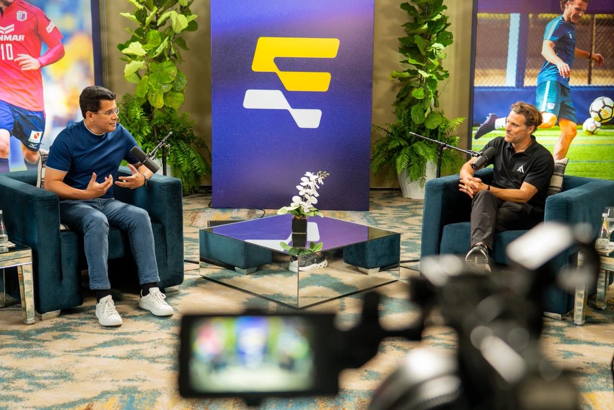 Grabamos el primer episodio de la tercera temporada de #EmprendedoresConDC junto a Diego Forlán. 🎙️
Una conversación sobre mentalidad, liderazgo y cómo reinventarse para alcanzar nuevos sueños.

#EmprendedoresConDCPodcast