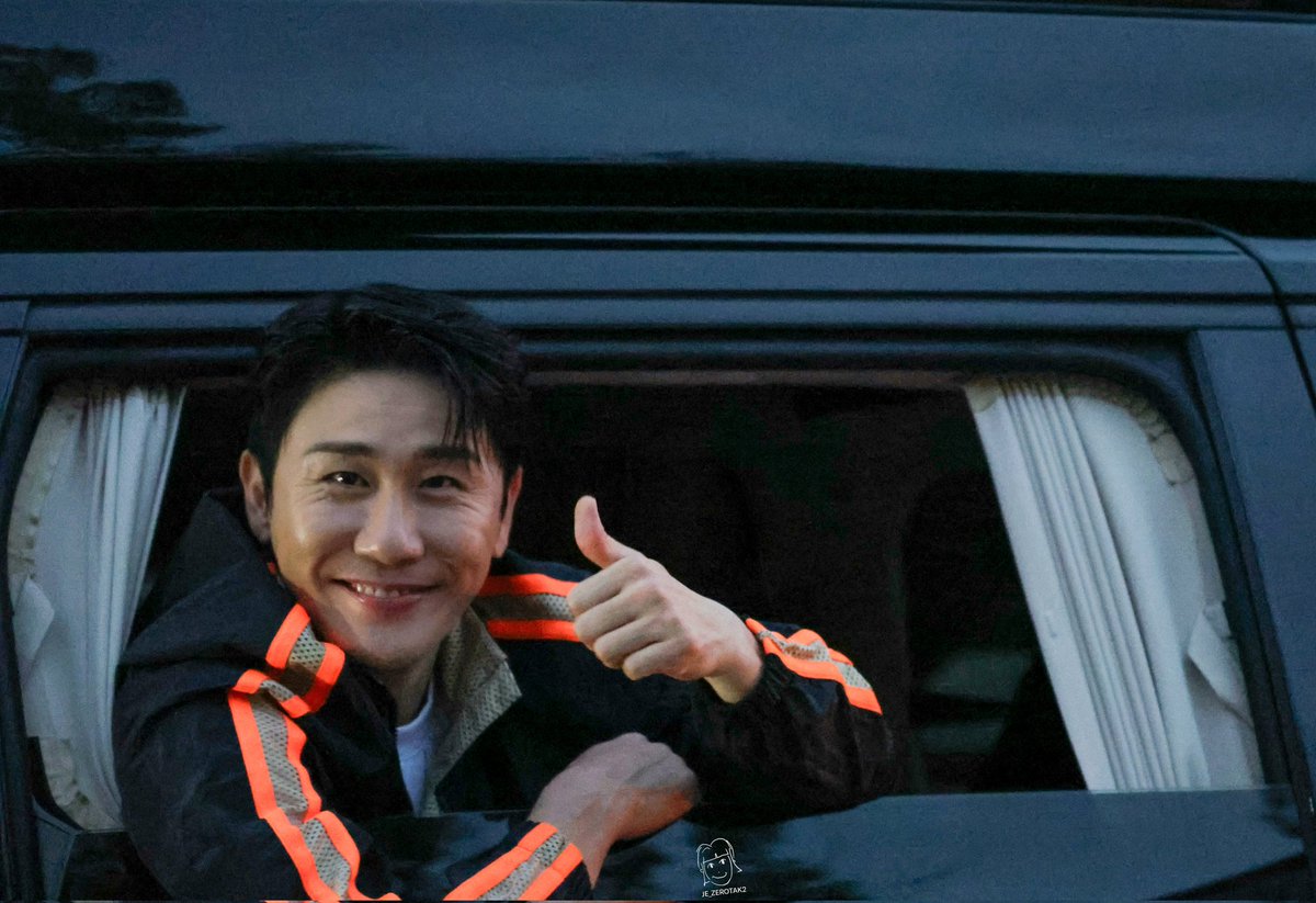 JE_ZEROTAK2's tweet photo. 251012 탁쇼4 인천
따봉영타기👍
#영탁 #탁쇼4 https://t.co/LvcMKNyLpO