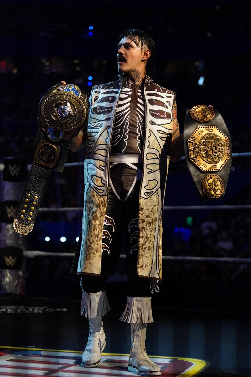 DomMysterio35's tweet image. 😏