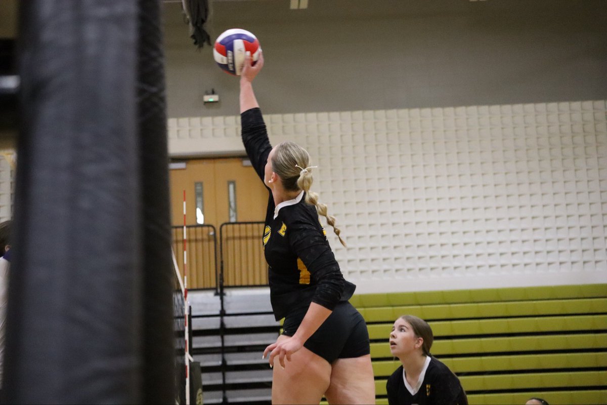 Sad High School Season is almost over. But so excited for club season with <a href="/HPSTLVBC/">High Performance Volleyball Club</a> . Uncommitted 2026 6’2 Middle Blocker/ Right-side. 3.8 Unweight Gpa Political Science Major. View my highlights at my.sportsrecruits.com/athlete/macken…
Contact me @mackenziebristol@gmail.com or 636-875-0291