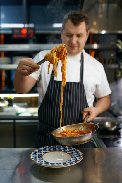 Eu quando sirvo macarrão kkkk sei lá n entendi