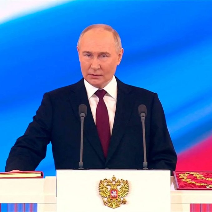 WakeUpPatriott's tweet image. 🚨Simple YES or NO poll.
Do you stand with Vladimir Putin?
A. Yes
B. No