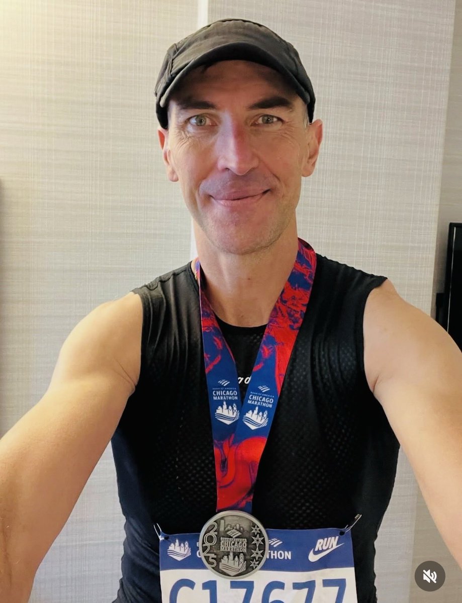 Another big accomplishment for Big Zee.

Congrats to #NHLBruins legend Zdeno Chara for completing the Chicago Marathon over the weekend 👏 

📸: zeechara33 / IG