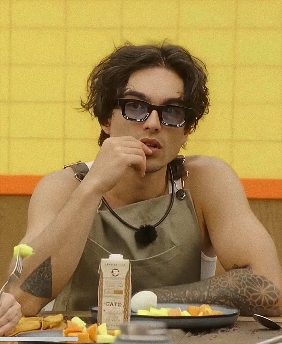 iquepede's tweet image. Que onda con todas las tomas que dan de Sergio Mayer Mori desde que amanece hasta que anochece #LaGranjaVIPMX #SergioMayerMori