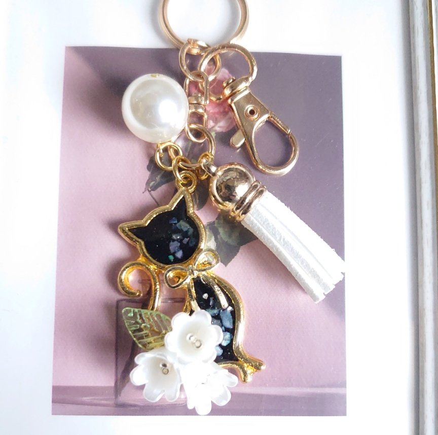 shichika323's tweet image. 鈴蘭の花と猫ちゃんキーホルダー

白猫
minne.com/items/42991998
黒猫
minne.com/items/42991981

色違いで今ならお揃いにも出来る！！

#友達とお揃い #ペア #色違い