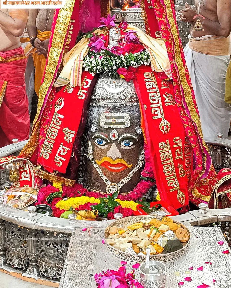 ivaishalipandit's tweet image. श्री महाकालेश्वर ज्योतिर्लिंग जी आज के भस्म आरती श्रृंगार दिव्य दर्शन 14.10.2025