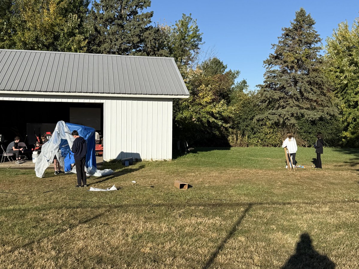 BizMathGuy's tweet image. Sunshine + teamwork = success! Outdoor Adventures 8 out tackling their stations and loving the fall weather! 🍂💪 - @ByronBears @ByronMSBears