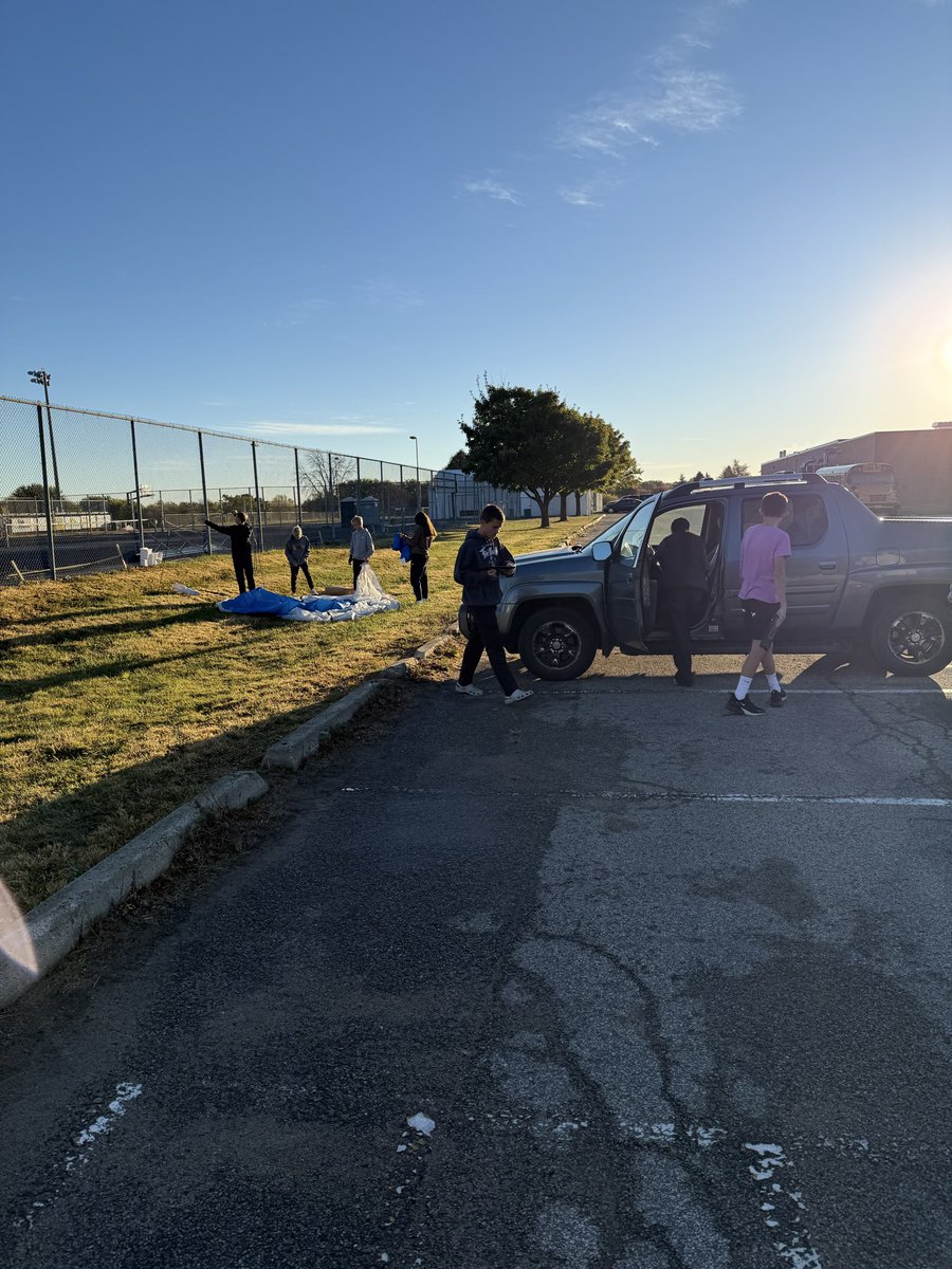 BizMathGuy's tweet image. Sunshine + teamwork = success! Outdoor Adventures 8 out tackling their stations and loving the fall weather! 🍂💪 - @ByronBears @ByronMSBears