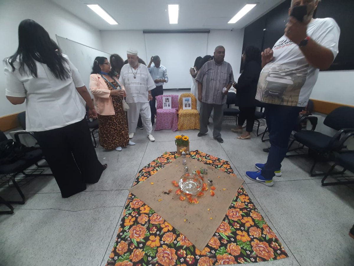 Hoje vivi um momento profundamente comovente.
Participei de uma homenagem à minha querida amiga Makota Sônia Maria e à minha amada filha Luana Rocha da Silva Moura. Duas mulheres que marcaram minha vida e cujas presenças continuam a me inspirar todos os dias.