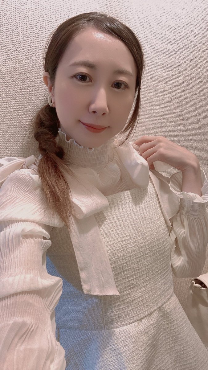 10月に入り、色々な場所で秋祭りの司会をさせていただいてます🎤🍁
今年の衣装•*¨*•.¸¸♬