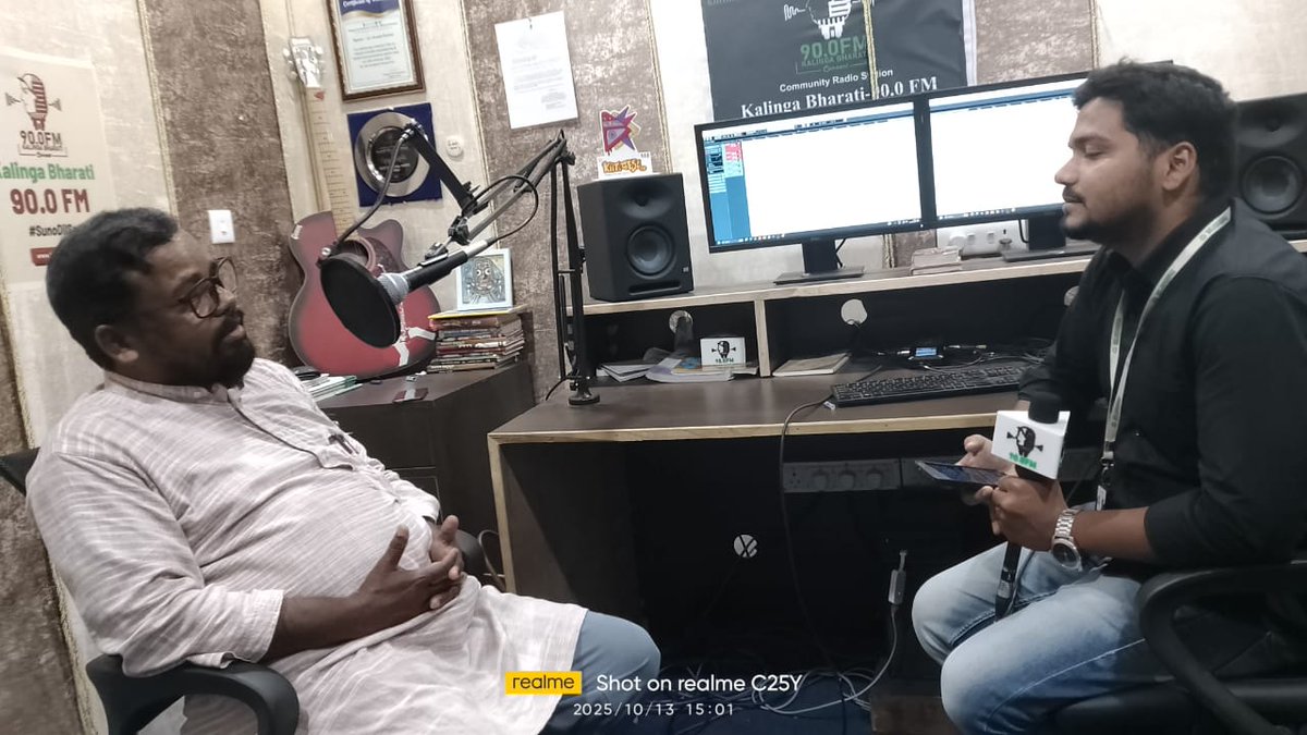 ShahAnsariLive's tweet image. Visited Kalinga Bharati #CommunityRadio today. Loved meeting the energetic young producers and radio reporters who are so humble, active, and passionate about their work. Truly inspiring! 🎙️👏