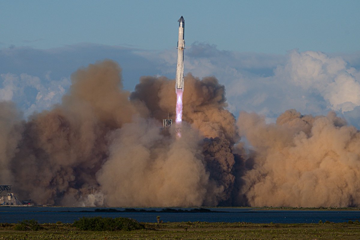 See all of my photos + order prints from today's stunning evening launch of Starship Flight 11, the final flight of the V2 era ahead of future V3 flights from Starbase → johnkrausphotos.com/Starship

11/11 on capturing all flight tests thus far. See photos from all of them above!