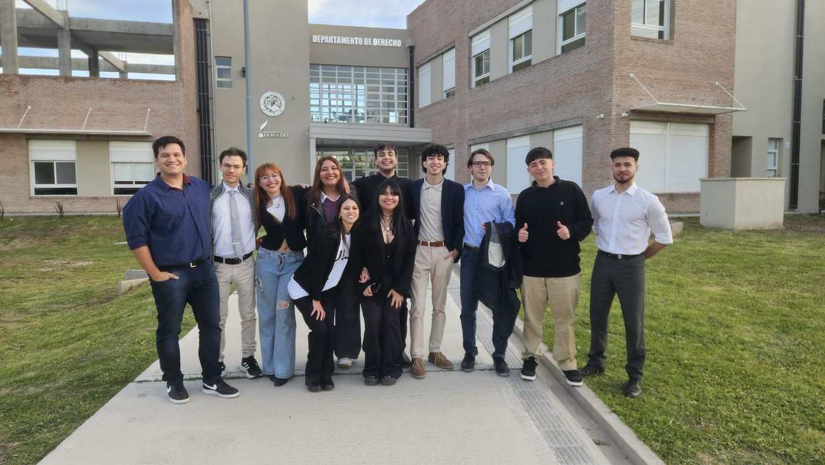 Este es el equipó para hacer al CEAB grande otra vez.
Make CEAB great again.