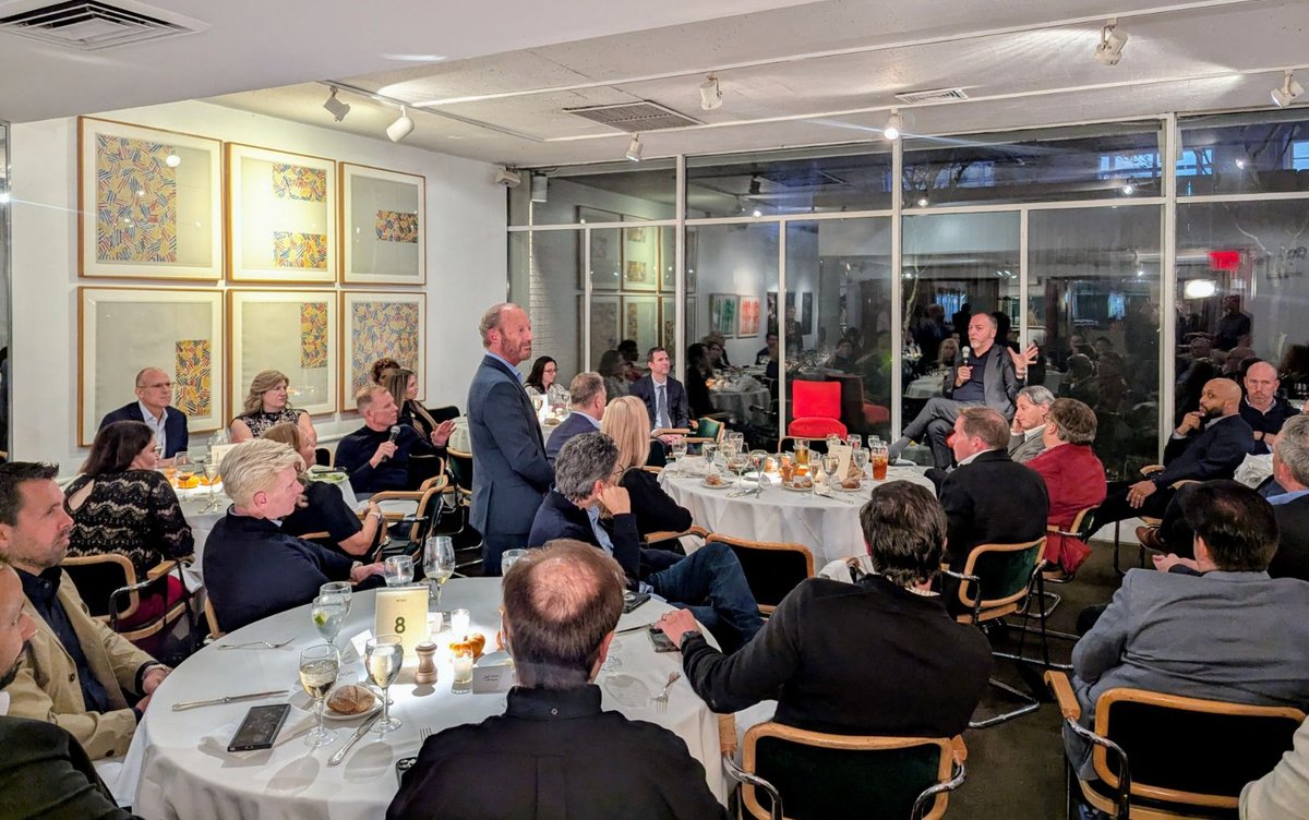 DPAAglobal's tweet image. An inspiring evening of conversation with @barryfrey and @chucktodd  ahead of the #DPAA #VideoEverywhereSummit. 

It’s the perfect prelude to tomorrow. See you soon!

#OOH #Leadership #DPAA #DPAASummit