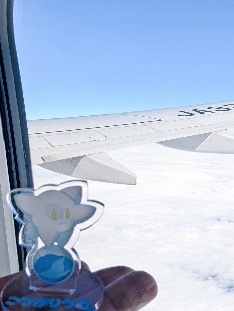 キュウ！雲の上です。さくしゃの人と中国っていうところに向かっています。