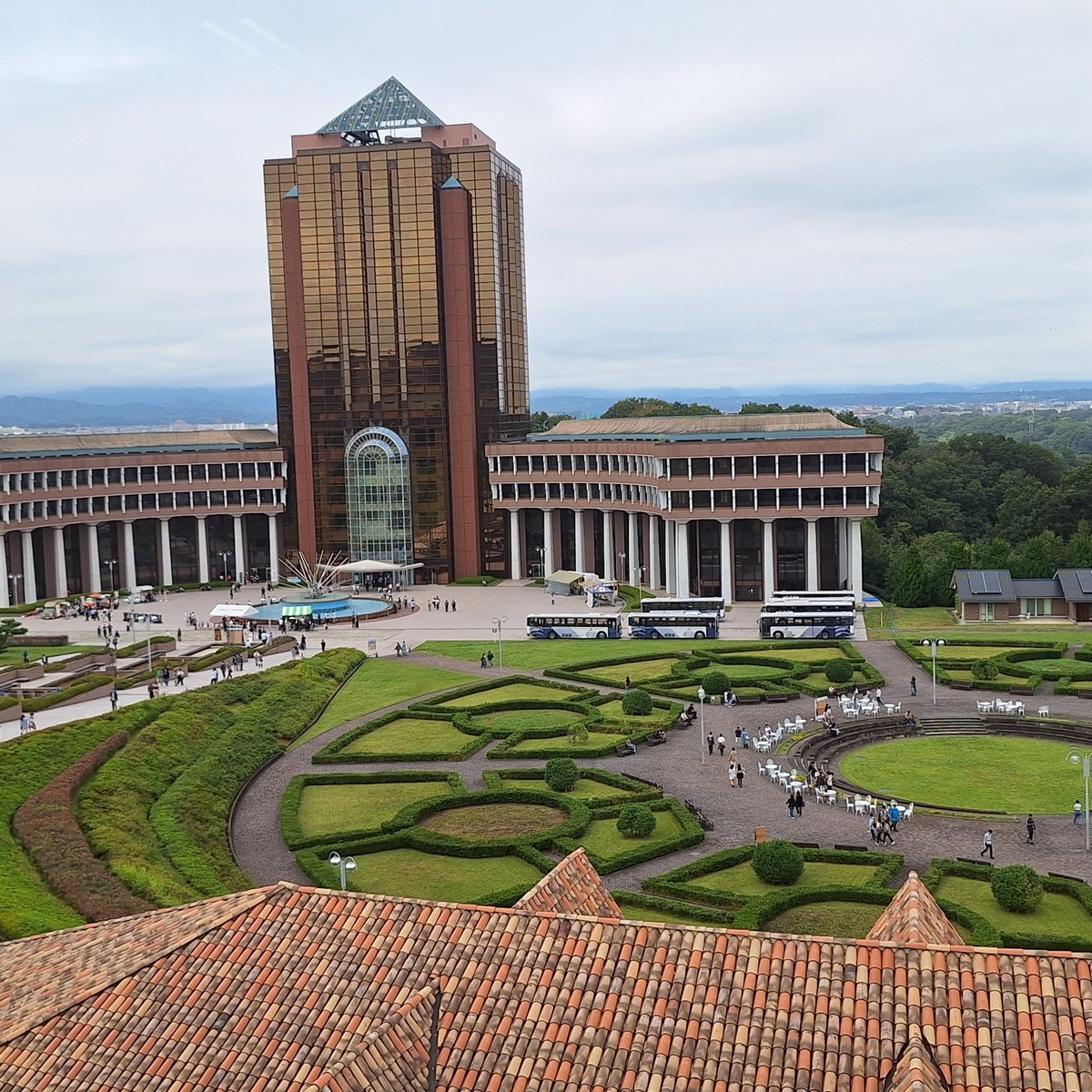 tQ12jMMY8kYdyh8's tweet image. 【10月12日のお召し物】

午前は巨大な某大学の学祭に。(関係者じゃないけど)

前日はTシャツだけで寒かったのでチェックシャツを持って行きましたが結局着ないですんだ。

白Tにヴィンテージデニム
(LEVI&apos;S 501. 66BIGE )

#ヴィンテージデニム
#リーバイス 
#リーバイス501
#LEVIS501