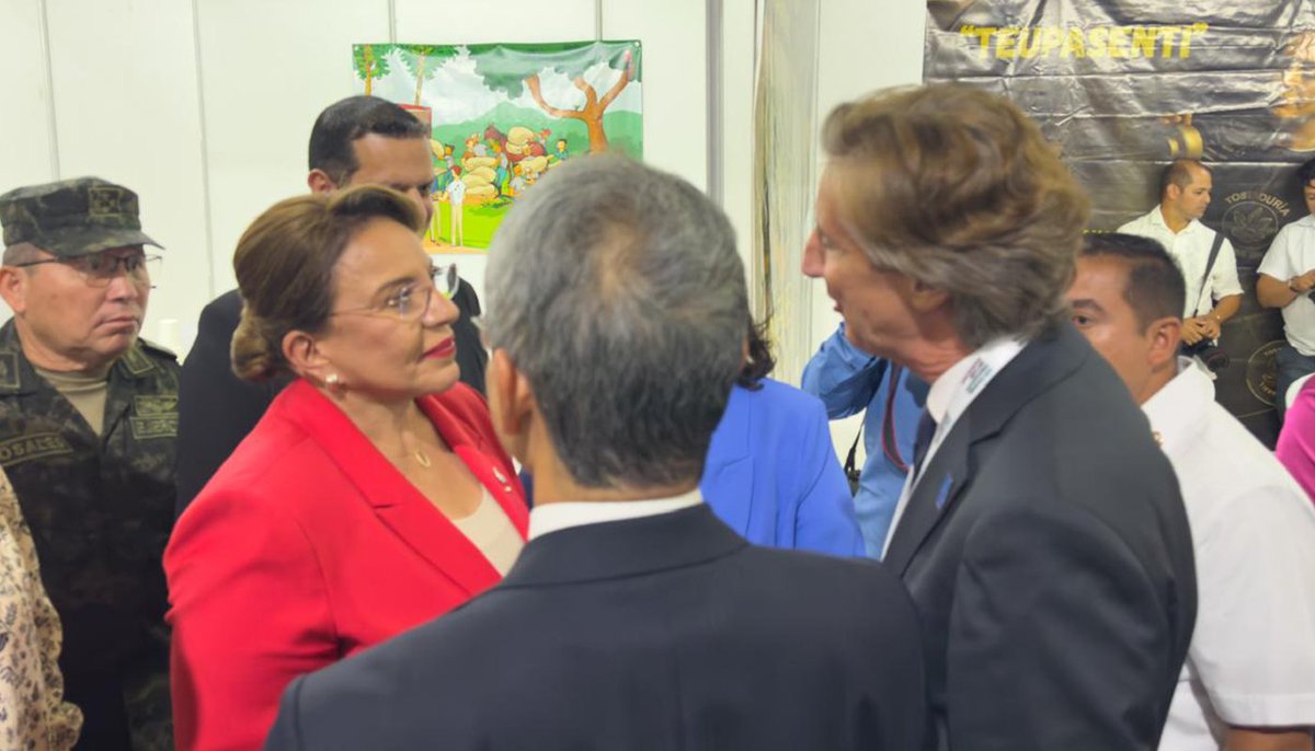 PNUDHonduras's tweet photo. El @pnud ha acompañado la 140° Asamblea Internacional del Café ☕️.

Un importante espacio para posicionar la producción y calidad nacional de este grano, e intercambiar ideas, a escala global. https://t.co/8d5HvLFaX6