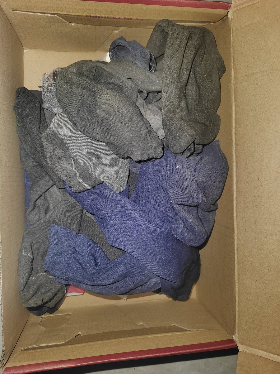 臭袜子好多，不想洗，有没有狗比想要爸爸得臭袜子，接定制