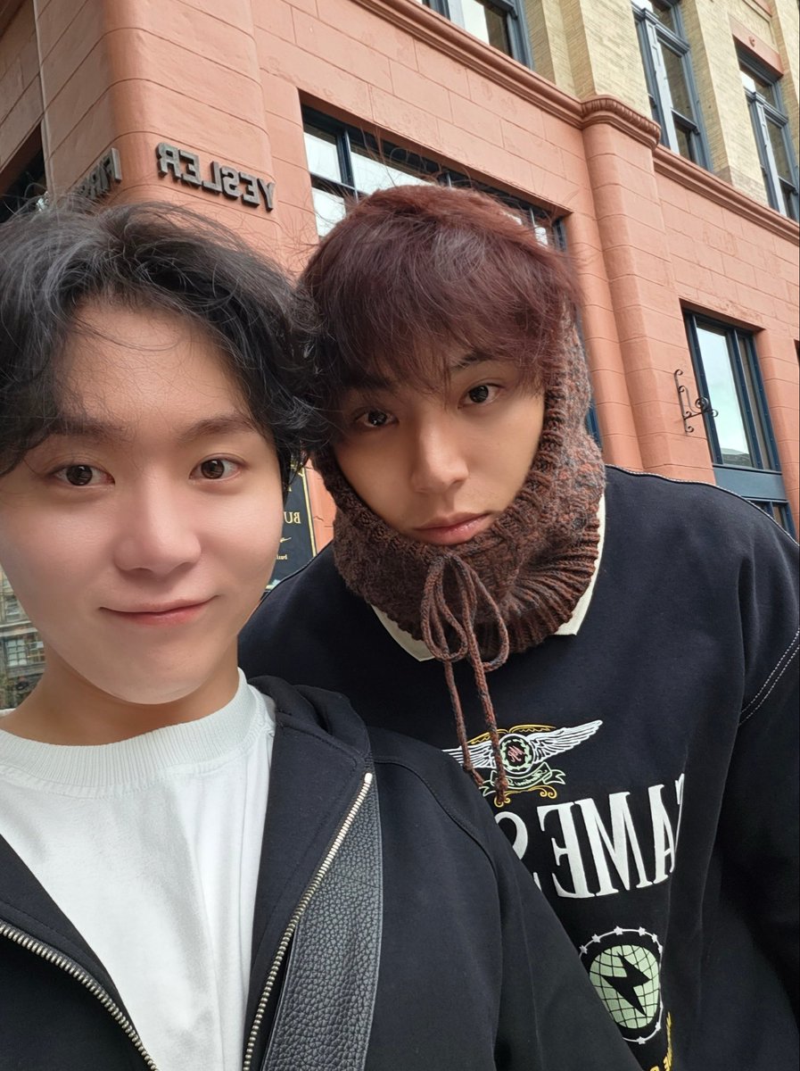 251014 seungkwan weverse post with mingyu🌟 

seattle, good bye~!!