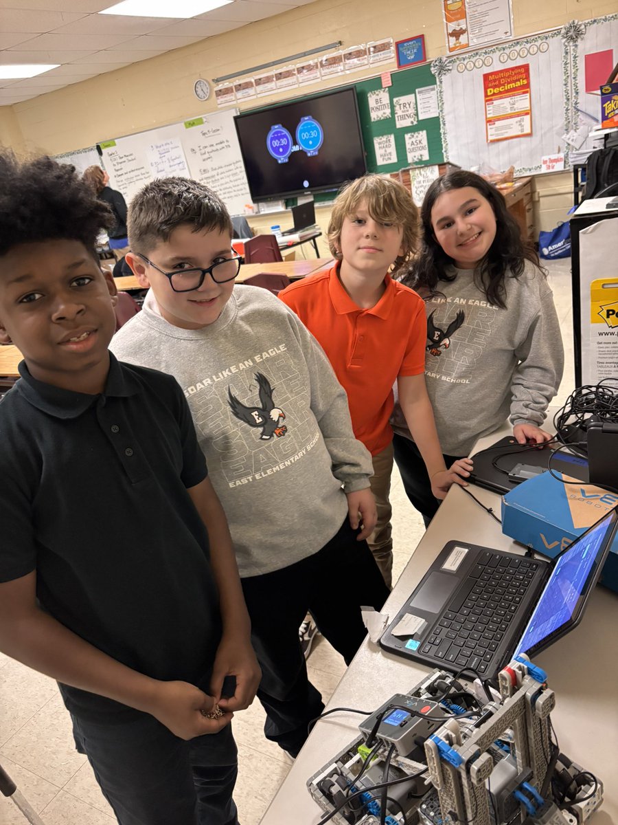 EastElemJMCSS's tweet image. Robots built! ✅
Teamwork and collaboration! ✅
Prepared for tomorrow’s competition! ✅
Smiles on deck! 😀✅
Our Vex Robotics Team is ready!
🦅🧡🤖🦾