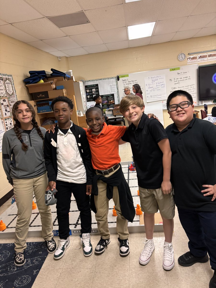 EastElemJMCSS's tweet image. Robots built! ✅
Teamwork and collaboration! ✅
Prepared for tomorrow’s competition! ✅
Smiles on deck! 😀✅
Our Vex Robotics Team is ready!
🦅🧡🤖🦾
