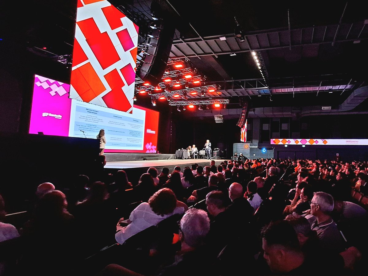 Hoy participé de la Jornada De Emergencias en Seguridad Vial, y tuve el gusto de moderar el panel  donde debatimos sobre "El rol de la Protección Civil en la articulación de la emergencia"

Muchas gracias por la convocatoria! <a href="/RedSegVial/">Agencia Provincial de Seguridad Vial</a> <a href="/Sebakelman5/">Sebastián Kelman</a> <a href="/carlostorresok/">Carlos Torres</a>