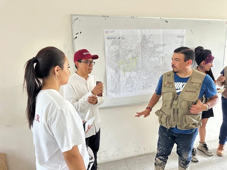 🌙✨ ¡Buenas tardes-noches, queridas amigas y amigos! 💕
La instrucción de nuestra presidenta <a href="/Claudiashein/">Claudia Sheinbaum Pardo</a> es clara y humana 🌟: ninguna persona damnificada se quedará sin ser atendida 🤲.
Vamos a recorrer todos los municipios afectados

facebook.com/share/p/19Qjb3…
